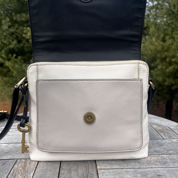 Fossil Crossbody Bag Leather Black Cream Floral Appliqué Key Charm Shoulder Bag - Picture 7 of 13